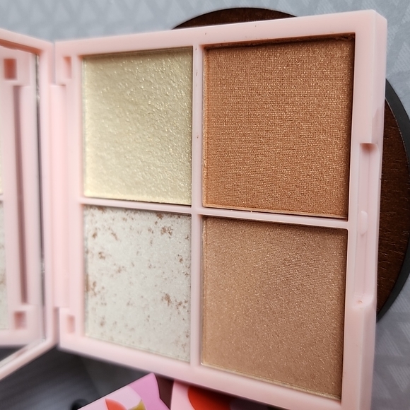 Kndr Beauty Kinder Glow Highlight Palette - Picture 3 of 9